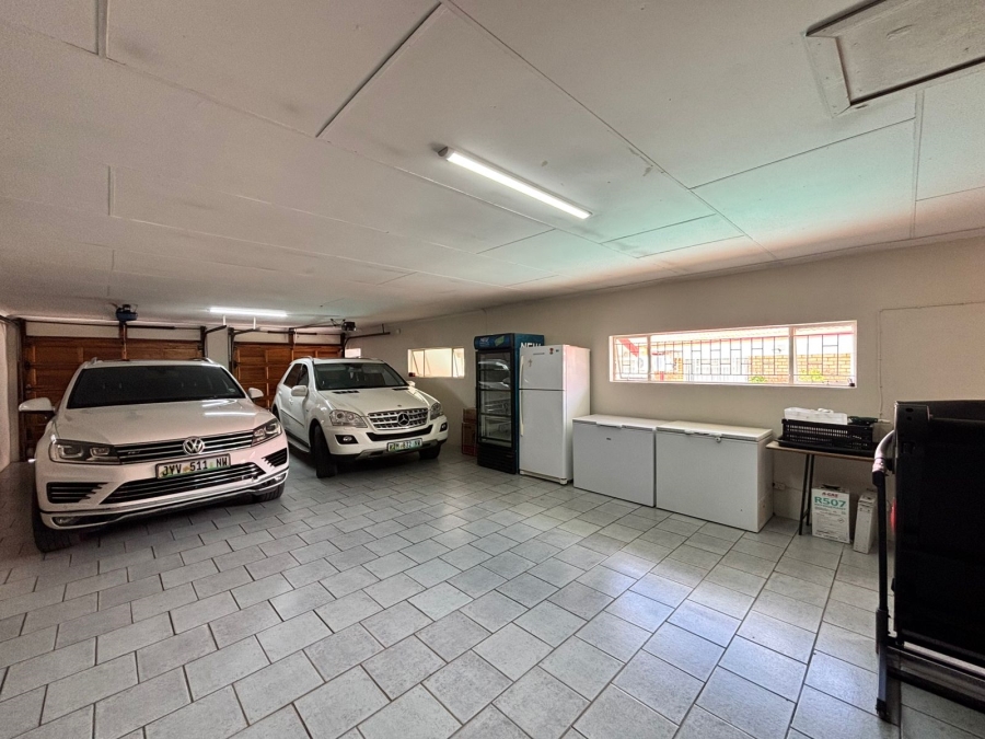 5 Bedroom Property for Sale in Flamwood North West